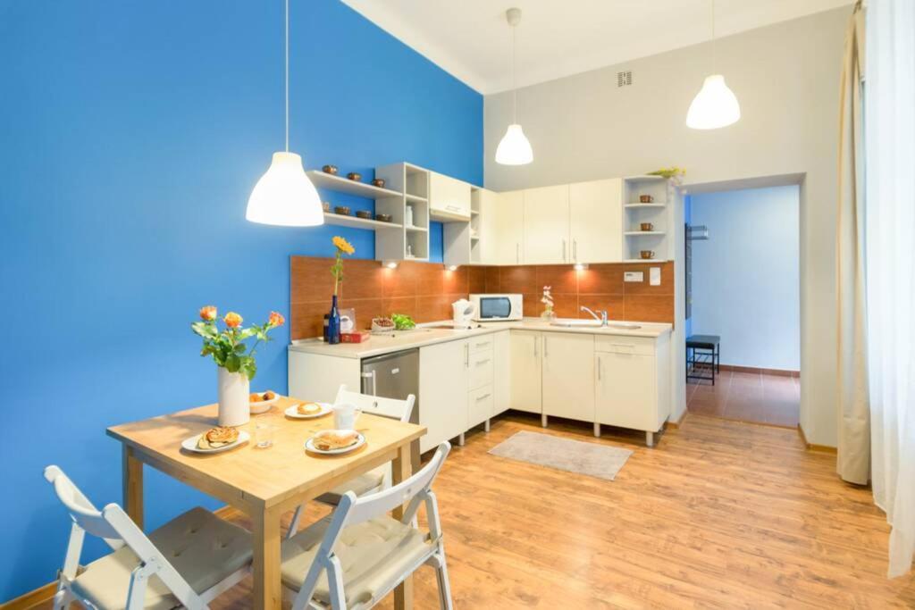 The Quiet Blue Home In The City Center! Krakau Buitenkant foto